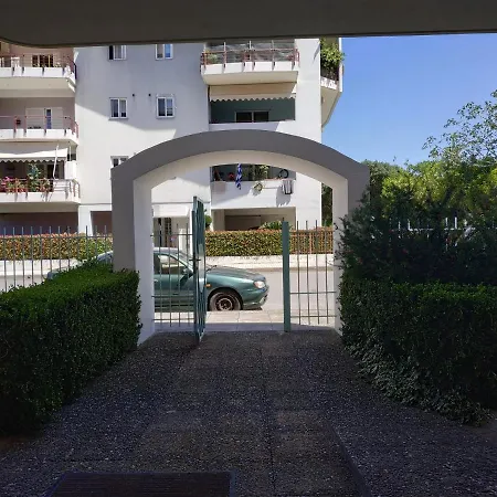 Apartment Thalia In Kalamata, 15' Walk From The Center And The Kalamata