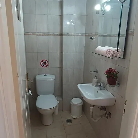 Apartment Thalia In Kalamata, 15' Walk From The Center And The Kalamata