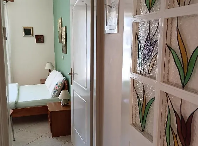 Thalia In Kalamata, 15' Walk From The Center And The Kalamata