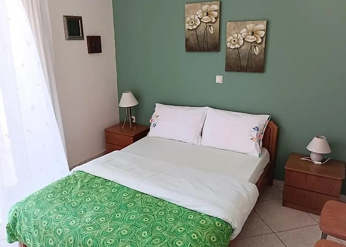 Thalia In Kalamata, 15' Walk From The Center And The Kalamáta