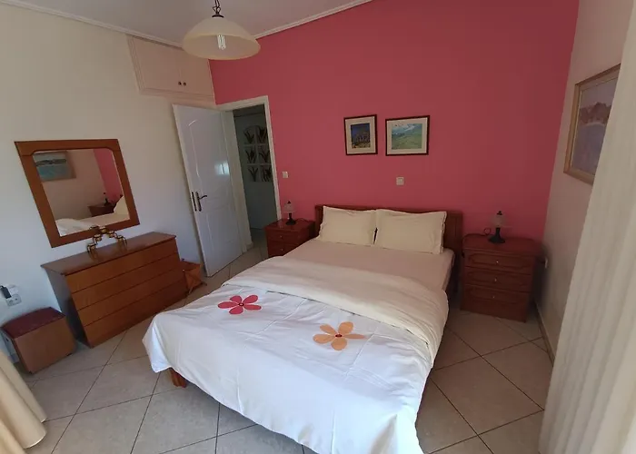 Thalia In Kalamata, 15' Walk From The Center And The Apartman *